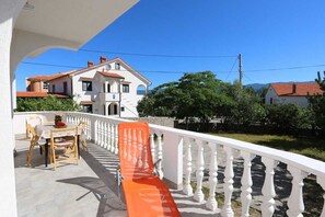 Outdoor dining - Apartment Mihalić (10070-A2) (Silo - island Krk)