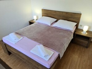 2 habitaciones, wifi gratis y ropa de cama 