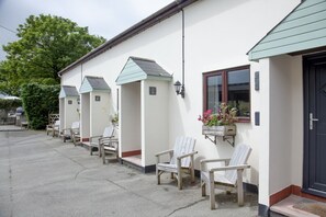 Property grounds - Nobbys Cottage- Free Wi-Fi, BBQ & Parking (Bude)