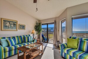 Télévision à écran plat, lecteur de DVD