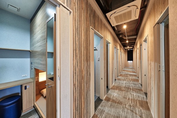 Cabin, Women Only (for guests 18 years and older, Upper/Lower Unselectable), Non Smoking | Hypo-allergenic bedding available, in-room safe, blackout drapes, WiFi