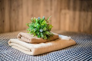 Vòi sen/bồn tắm kết hợp, đồ dùng nhà tắm miễn phí, máy sấy tóc 