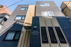 Mặt tiền nơi lưu trú