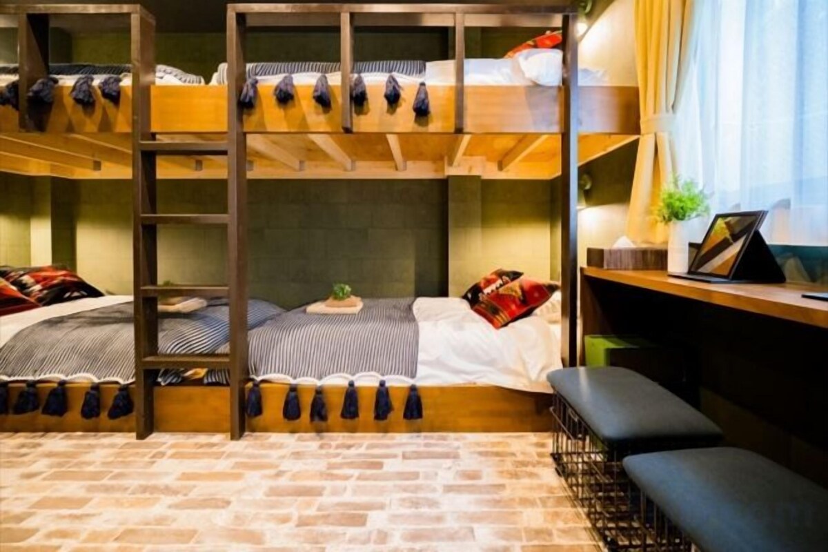 WiFi (free), bed sheets