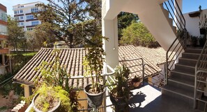 المنطقة المحيطة بالمنشأة