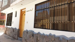 تفاصيل الفندق من الخارج