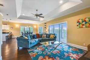 Flat-screen TV, fireplace, DVD player, foosball - ATTITUDE ADJUSTER IS THE PERFECT FAMILY GETAWAY! (St. George Island)