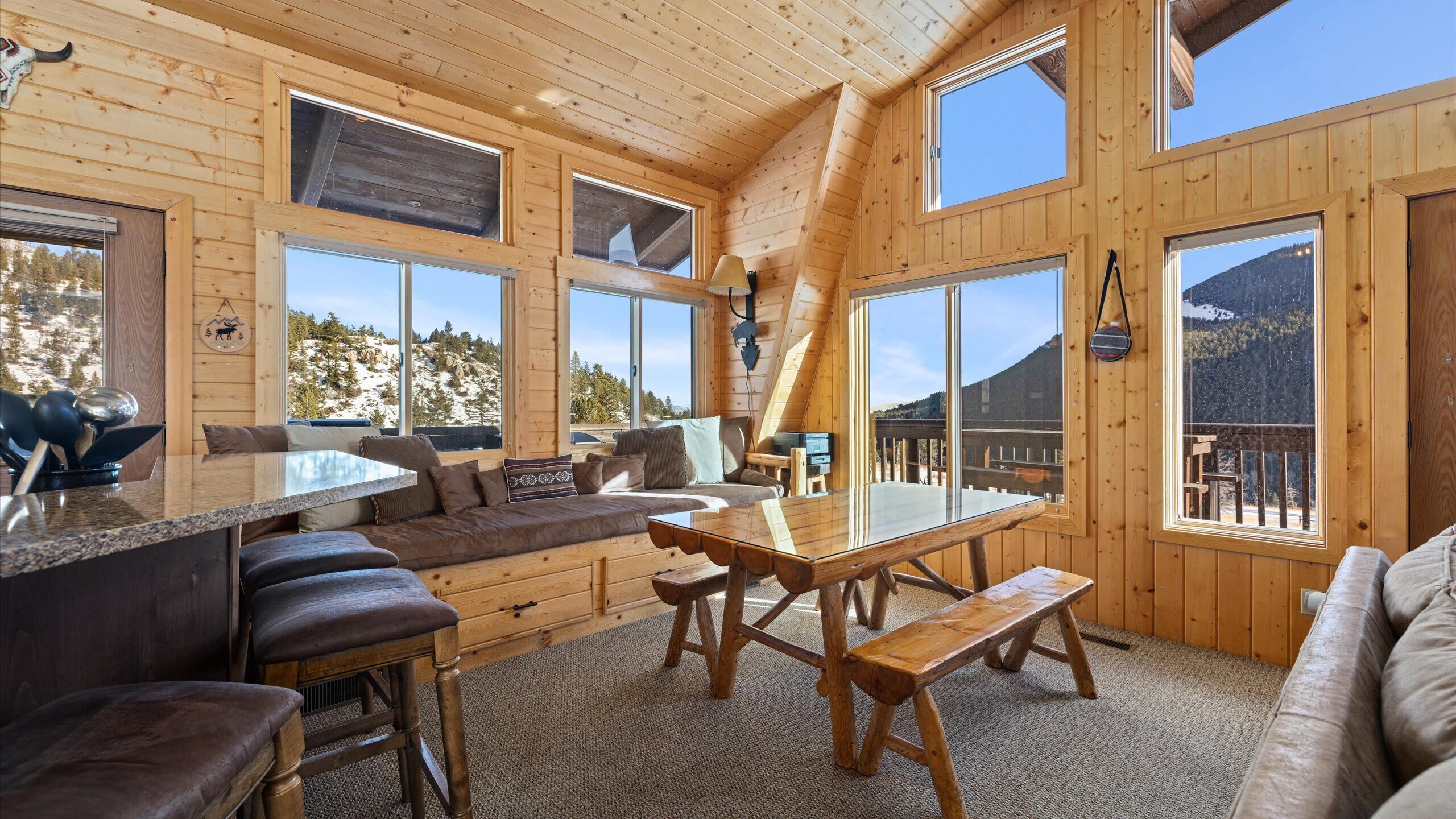 Smart TV, caminetto, studio