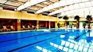Indendørs pool