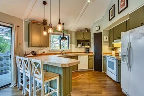 冰箱、微波炉、烤箱、炉灶