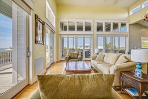 Flat-screen TV, fireplace, DVD player