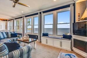 TV, DVD player, books - NEW EVENTIDE IS YOUR DAZZLING BAY FRONT ESCAPE! (St. George Island)