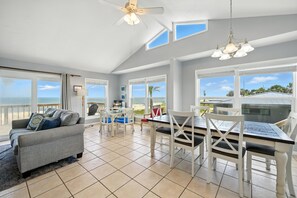 Flat-screen TV, DVD player, stereo - LET THE SUNSHINE IN AT NAHALE KAI! (St. George Island)