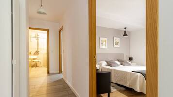 2 slaapkamers, een bureau, een strijkplank/strijkijzer, gratis wifi