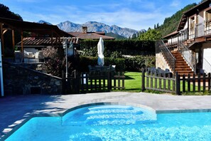 Outdoor pool, a heated pool - Apartamento en Los Picos de Europa - Potes (Frama)