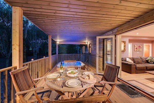 Willow Lodge, Hot Tub, Woodburner