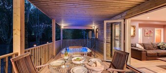 Willow Lodge, Hot Tub, Woodburner