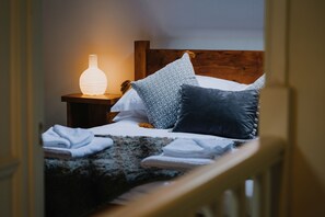 2 bedrooms, desk, iron/ironing board, internet - Nook Cottage, Woodburner,Wi-Fi (Bude)