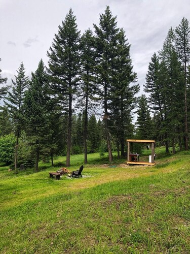 Authentischer Schäferwagen, der in der Nähe von Wildnisgebieten in Kootenai NFS kampiert