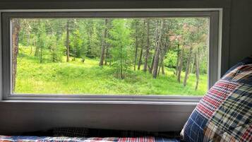 1 bedroom, bed sheets