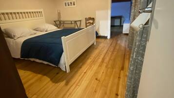 5 bedrooms, soundproofing, iron/ironing board, travel crib