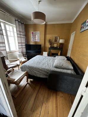 5 Schlafzimmer, schallisolierte Zimmer, BĂŒgeleisen/BĂŒgelbrett