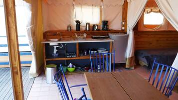 2 室のベッドルーム、WiFi