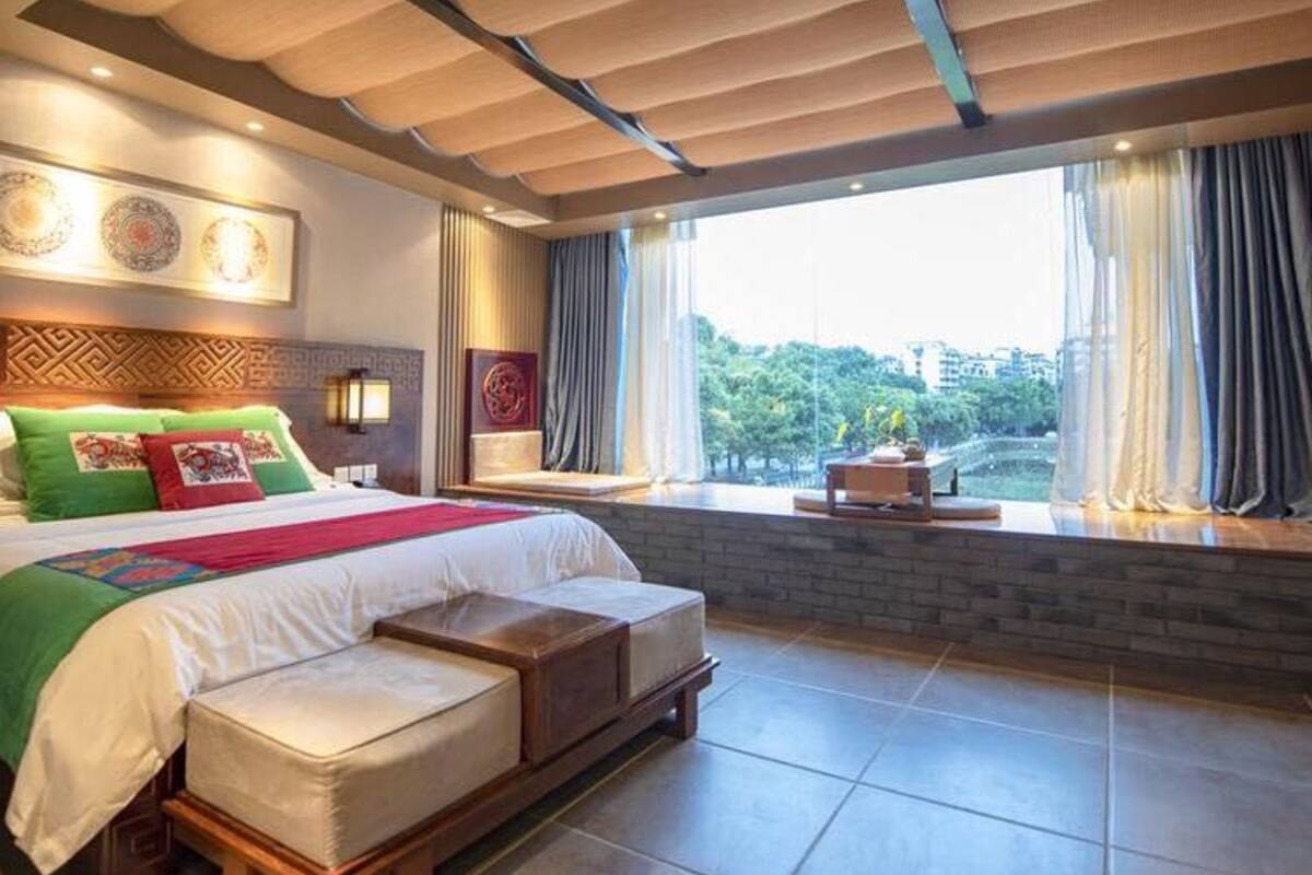 Blackout curtains, free WiFi, bed sheets