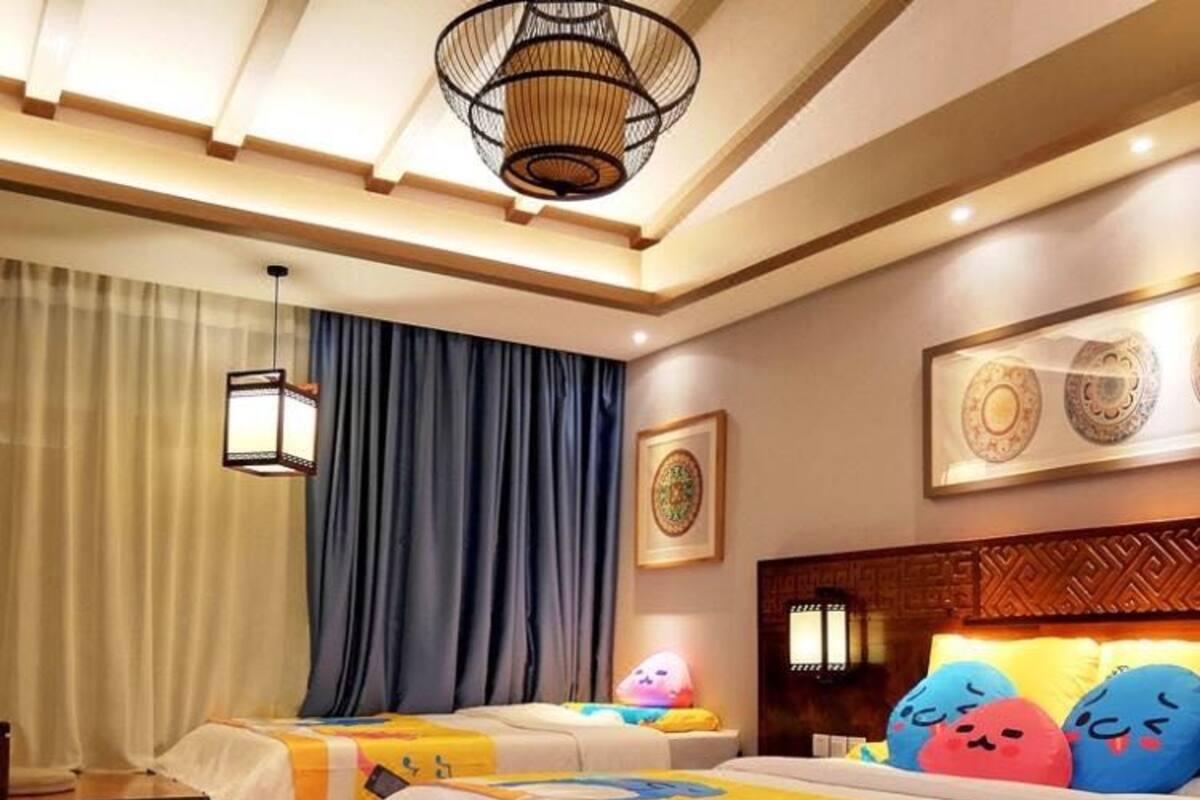 Blackout curtains, free WiFi, bed sheets