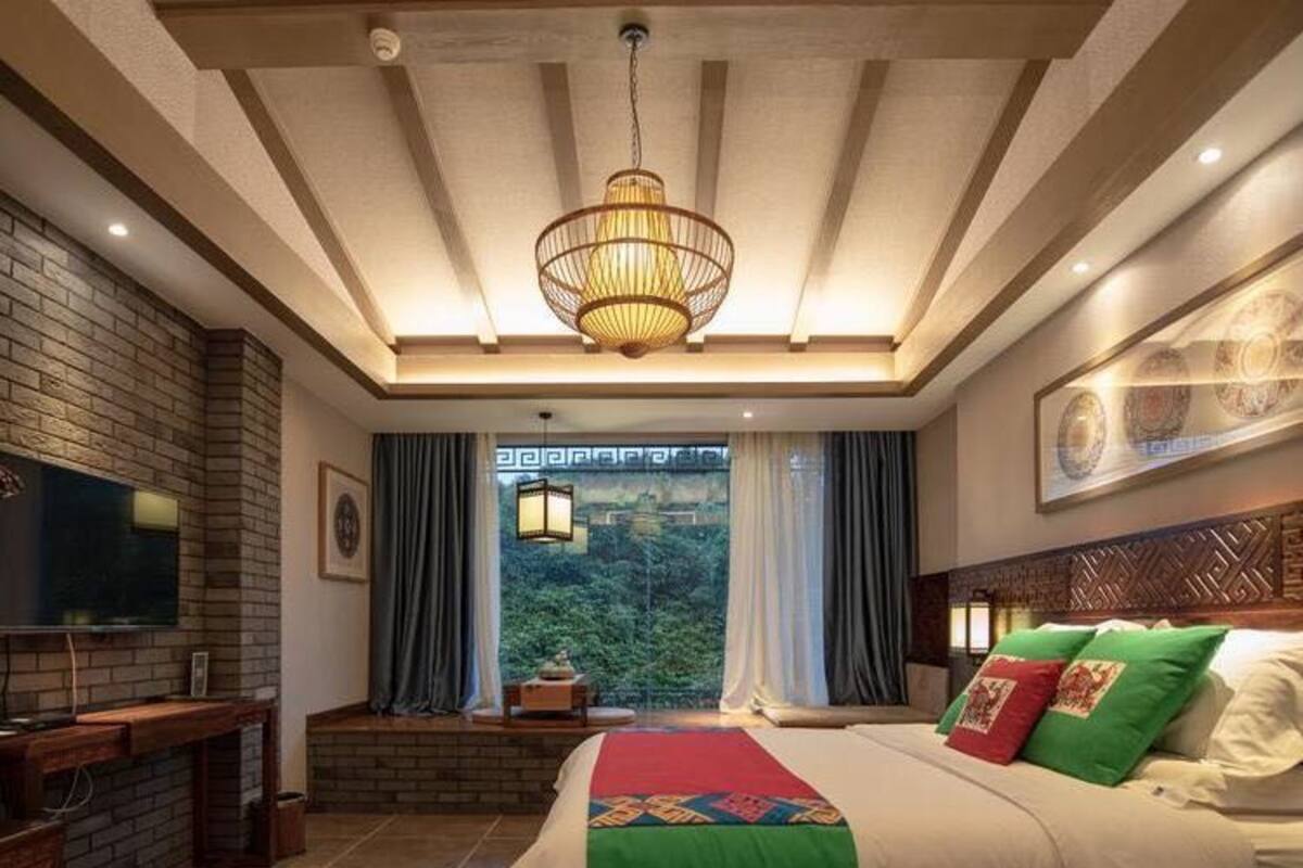Blackout curtains, free WiFi, bed sheets