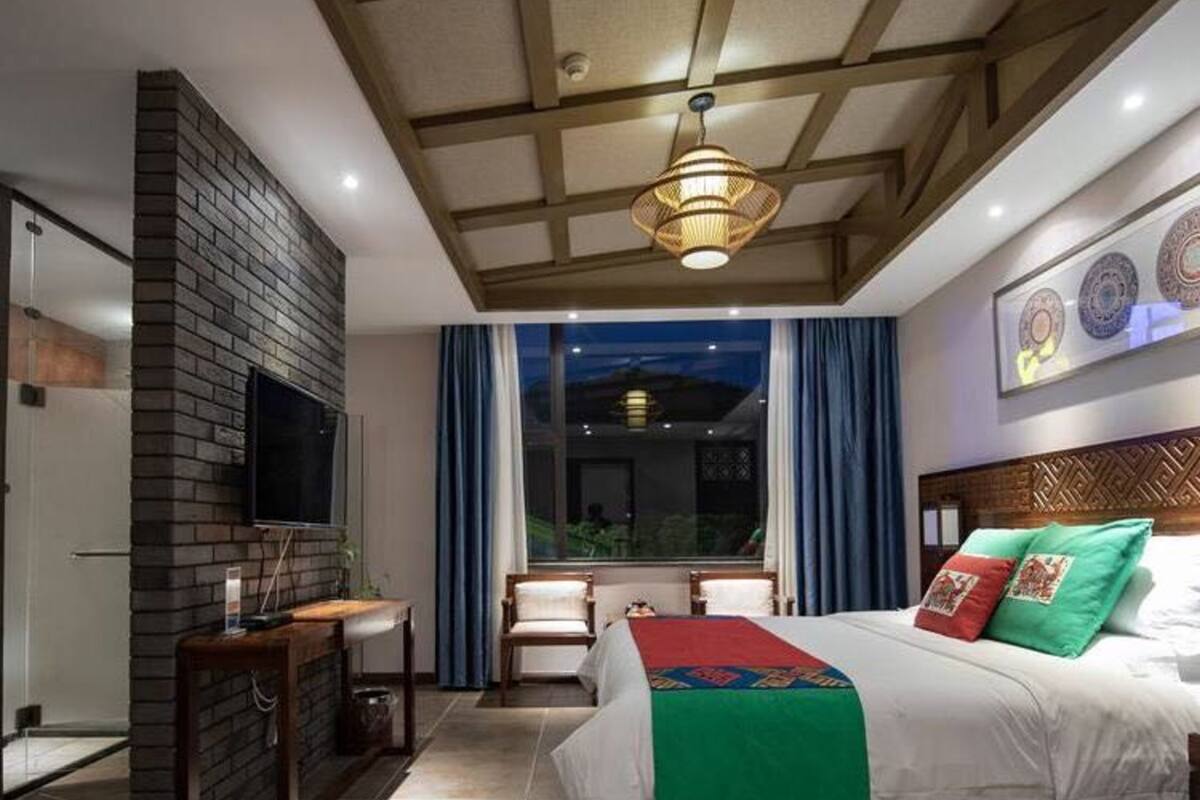 Blackout curtains, free WiFi, bed sheets