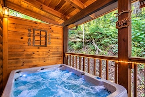 Outdoor spa tub