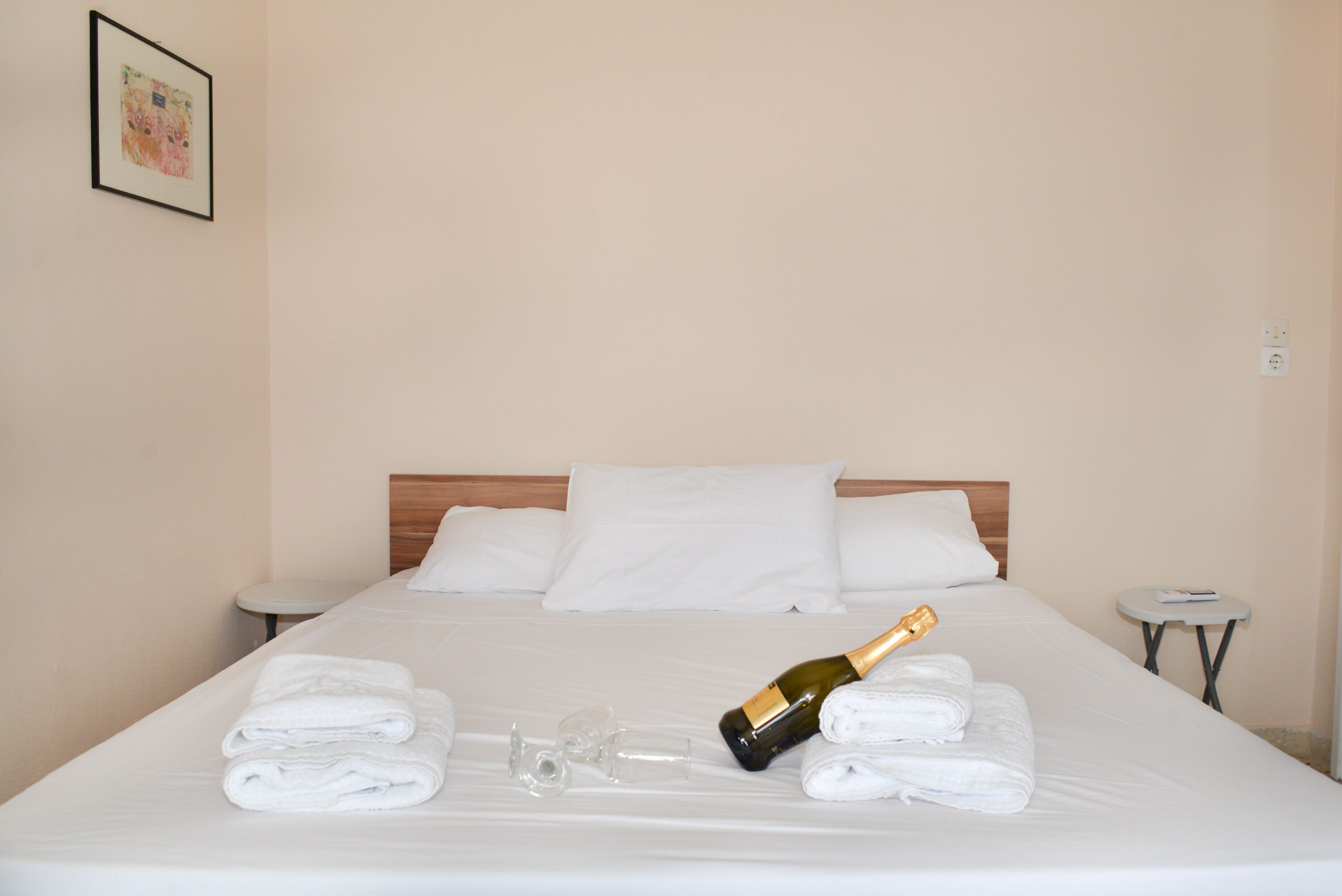 2 makuuhuonetta, työpöytä, silitysrauta/-lauta, ilmainen Wi-Fi