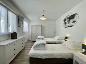 1 bedroom, bed sheets