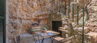 Modernized Townhouse with Mountain View, Balcony, Terrace & Wi-Fi