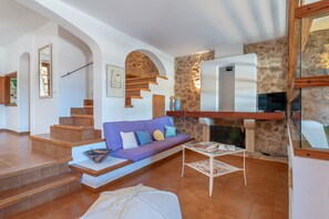 Living area - Modernized Townhouse with Mountain View, Balcony, Terrace & Wi-Fi (Pollensa)