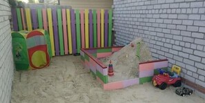 Tempat bermain anak - outdoor