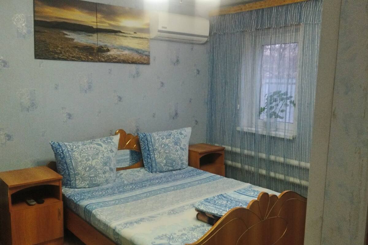 Comfort-Dreibettzimmer, Blick auf den Innenhof | 1 Schlafzimmer, hochwertige Bettwaren, Select-Comfort-Betten