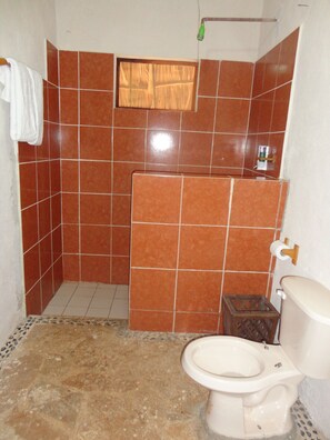 Basic Room | Bathroom