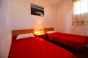 2 bedrooms, bed sheets