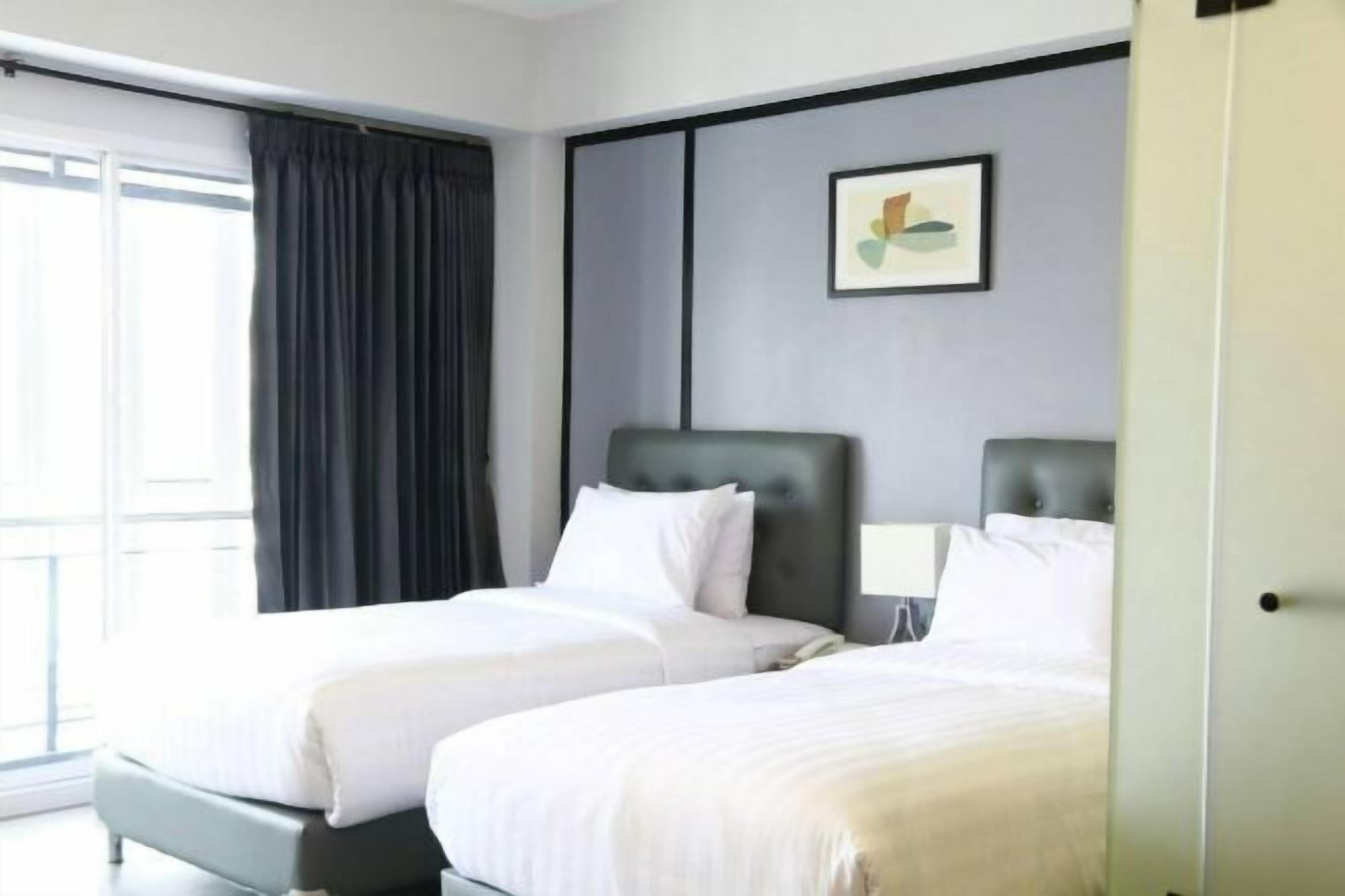 In-room safe, desk, laptop workspace, rollaway beds