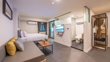 Deluxe Plus Twin Room | Χρηματοκιβώτιο στο δωμάτιο, γραφείο, χώρος εργασίας για λάπτοπ