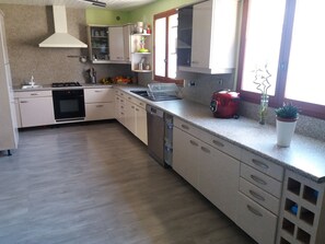 Fridge, microwave, oven, dishwasher - RENT HOUSE FAMILY NEAR ROUEN ARMADA (Le Petit-Quevilly)