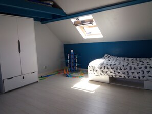 4 chambres, fer et planche à repasser, Wi-Fi, draps fournis