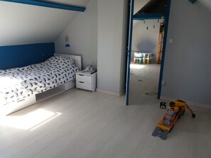 4 bedrooms, iron/ironing board, WiFi, bed sheets - RENT HOUSE FAMILY NEAR ROUEN ARMADA (Le Petit-Quevilly)