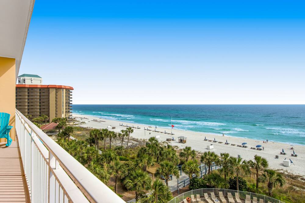 Shared fitness center, hot tub, and pool, wake up to beach views everyday