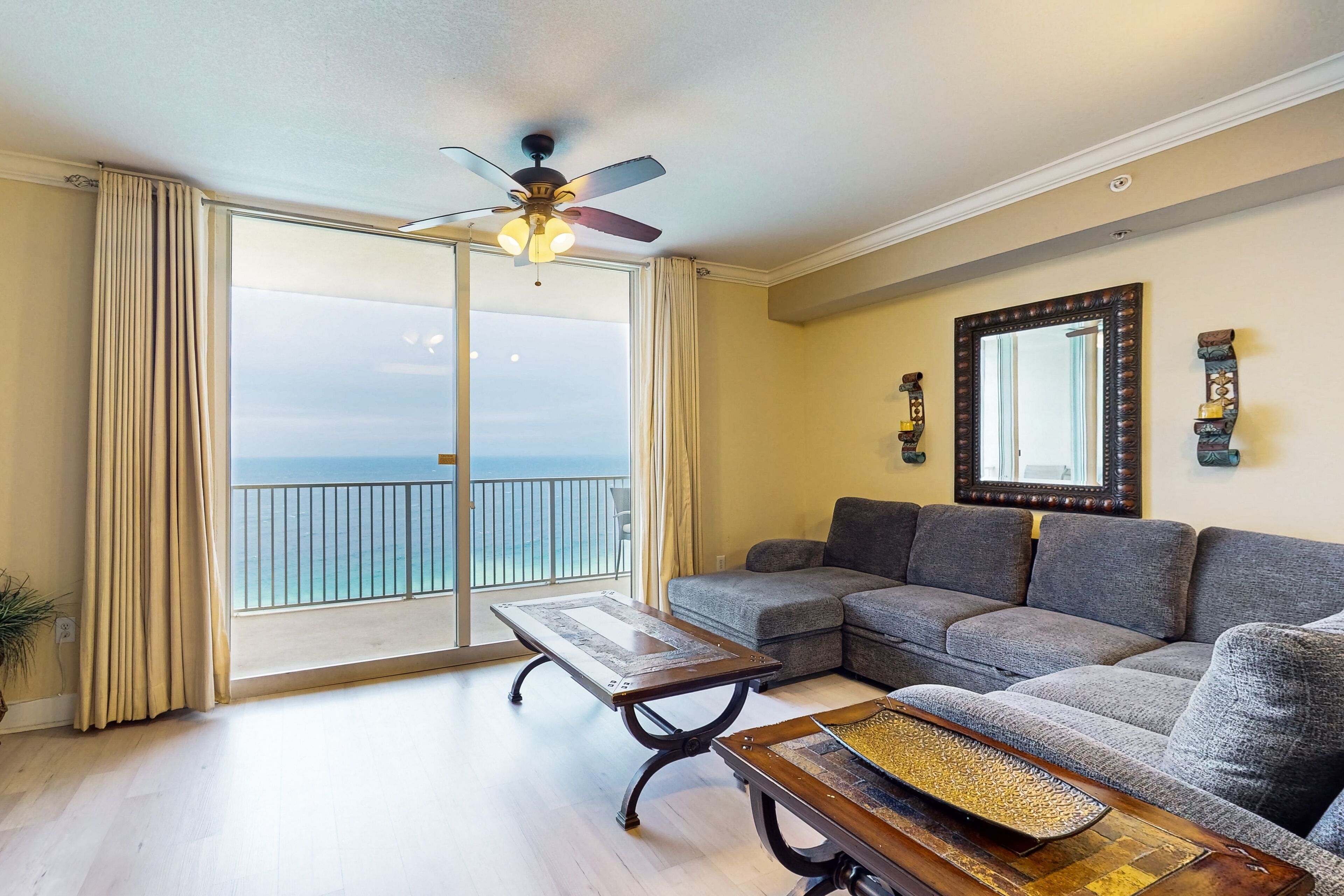 テレビ、DVD プレーヤー