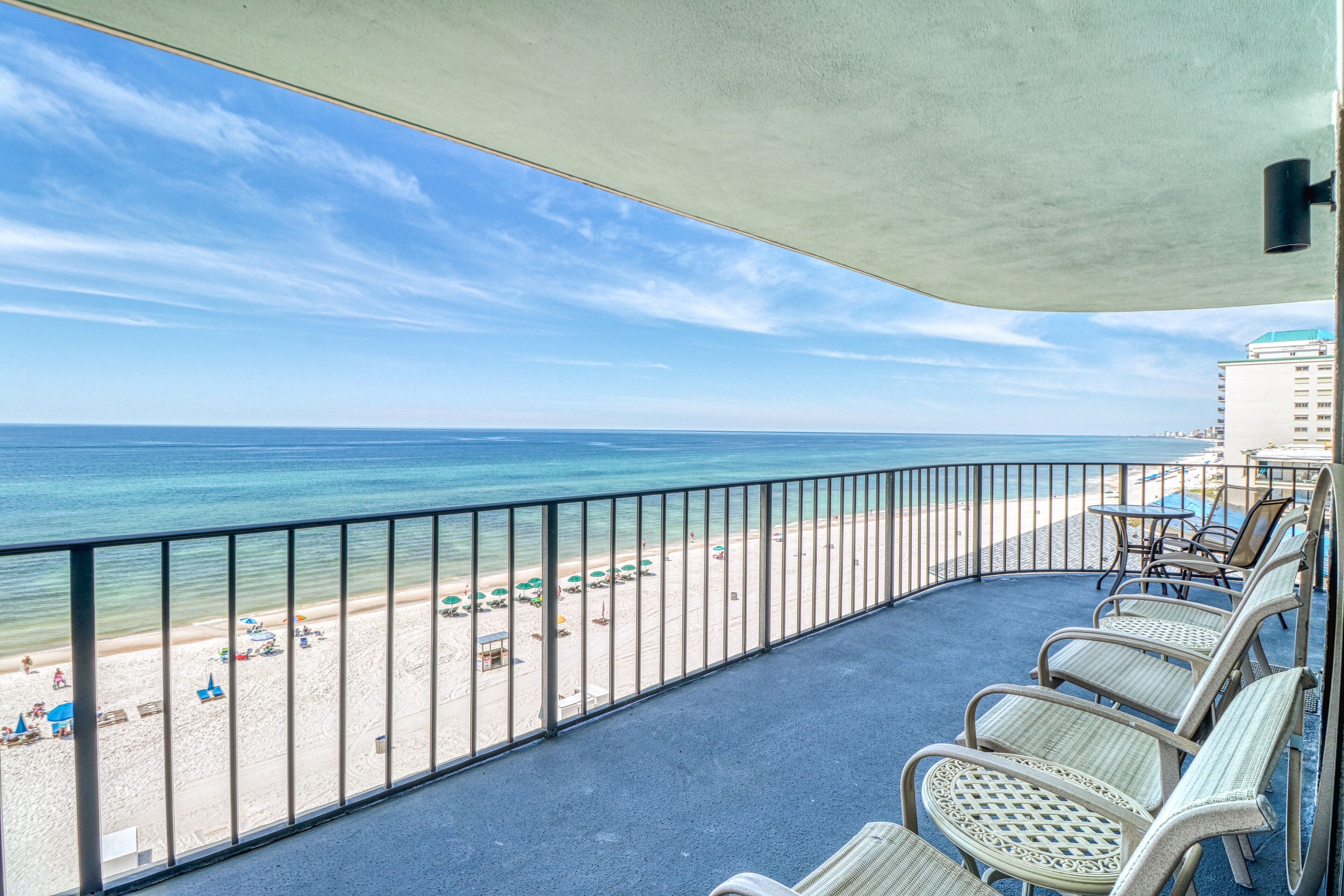Centrally located condo w/ private balcony - walk to beach