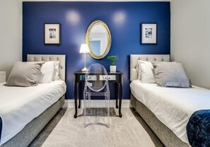 5 bedrooms, iron/ironing board, free WiFi, bed sheets - Central Pier Place | By My Getaways (Brighton)