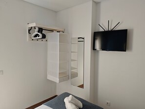 2 habitaciones, caja de seguridad en la habitación y escritorio 